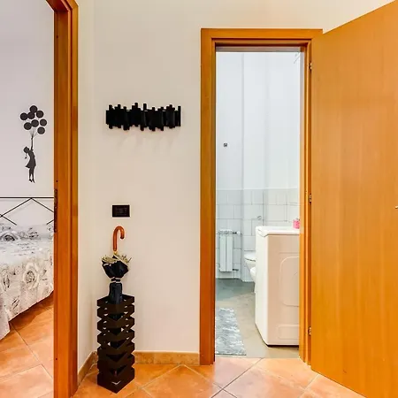 Studio Minutes Away From Coliseum Apartman *