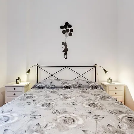 Studio Minutes Away From Coliseum Apartman *