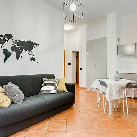 Studio Minutes Away From Coliseum Apartman